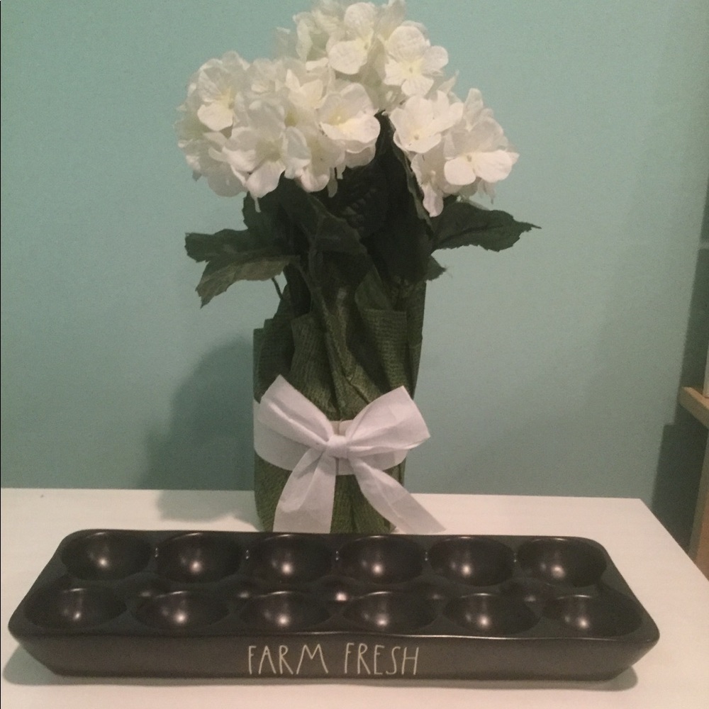 Rae Dunn “FARM FRESH” egg holder